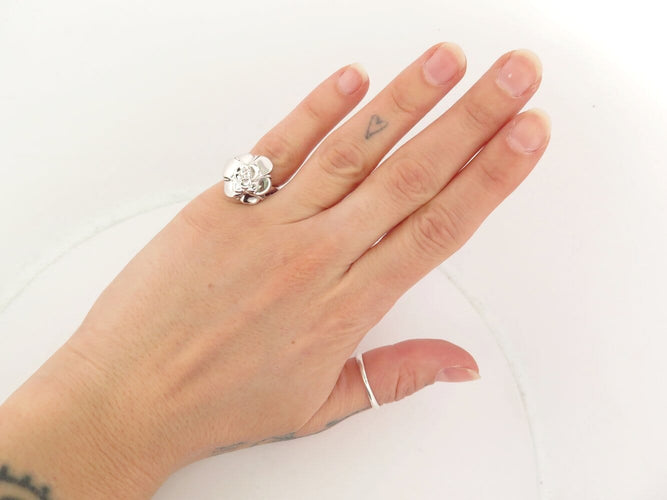 Bague 48 Chanel Camélia - Bague en or blanc 18k avec diamant 58 Facettes 273951