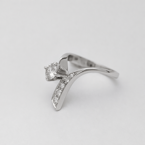 Bague 51 Bague solitaire contemporaine en or blanc 18 carats et diamants 58 Facettes 35218
