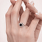 Bague 52 Bague fleur en or blanc 18 carats avec saphir et diamants 58 Facettes 35151