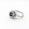 Bague 52 Bague fleur en or blanc 18 carats avec saphir et diamants 58 Facettes 35151
