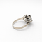 Bague 52 Bague fleur en or blanc 18 carats avec saphir et diamants 58 Facettes 35151