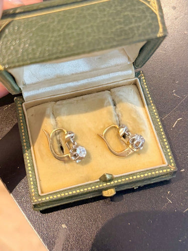 Boucles d'oreilles Boucles d’oreilles dormeuses en or jaune 18 carats et platine, diamants 58 Facettes dim