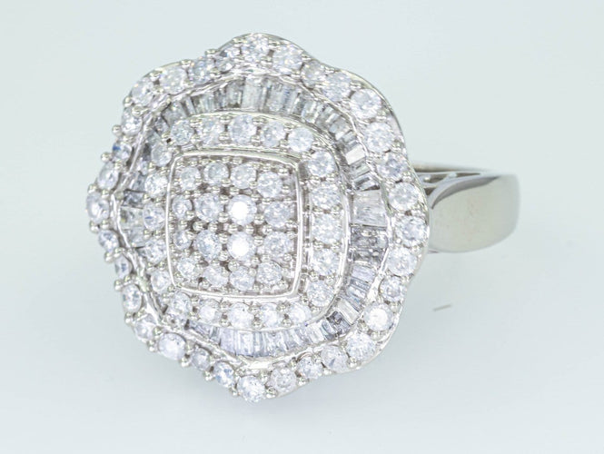Bague 56 Bague entourage - Or blanc 14 ct et diamants naturels 1,92 ct 58 Facettes W102