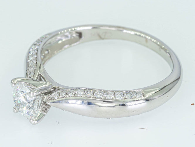 Bague 59 Bague entourage en or blanc 14 kt et diamants 1,15 ct 58 Facettes AR01