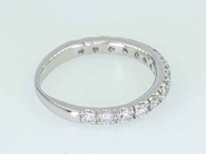 Bague Bague entourage en or blanc 14 ct et diamants 0,53 ct 58 Facettes AS32