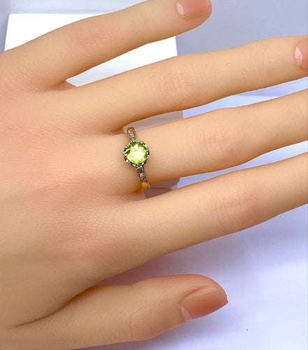 Bague 51 Bague en or jaune 18 carats au péridot et diamants 58 Facettes AB699
