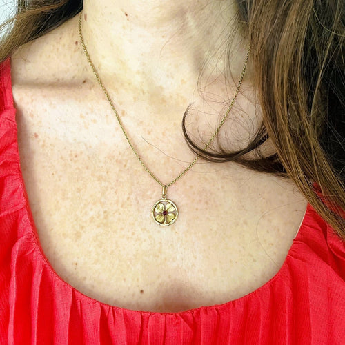 Pendentif Pendentif trèfle quatre feuilles en or jaune 18K et rubis 58 Facettes LMB-337