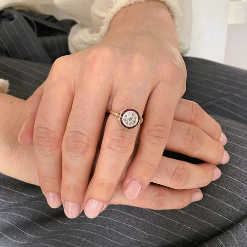 Bague 53 Bague cible ancienne en or jaune et platine, diamants et rubis synthétiques 58 Facettes LMB-343