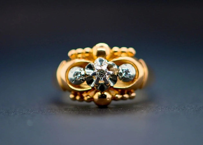 Bague 51 Bague Art déco - Or jaune 18 carats et trois diamants 0,7 ct 58 Facettes