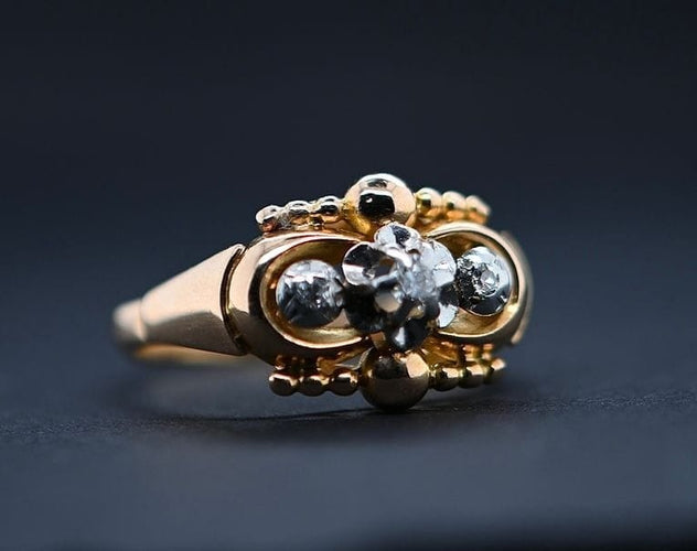 Bague 51 Bague Art déco - Or jaune 18 carats et trois diamants 0,7 ct 58 Facettes