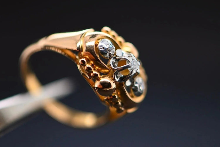 Bague 51 Bague Art déco - Or jaune 18 carats et trois diamants 0,7 ct 58 Facettes