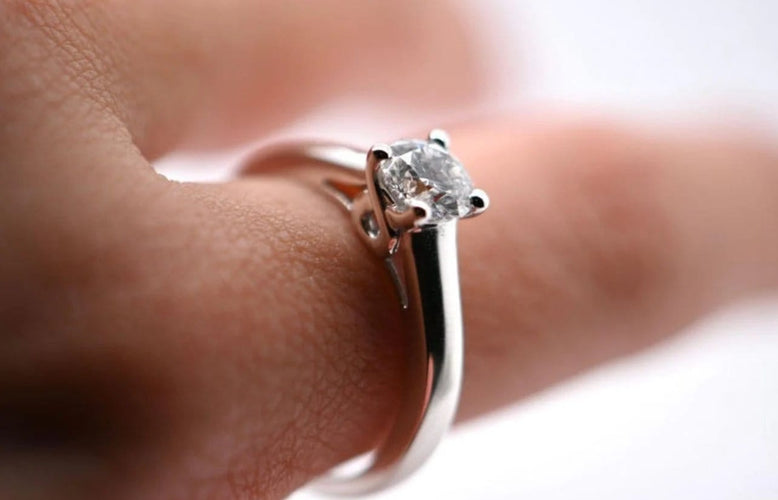Bague 52 Bague solitaire en or blanc 18 carats avec diamant 0,750 ct 58 Facettes