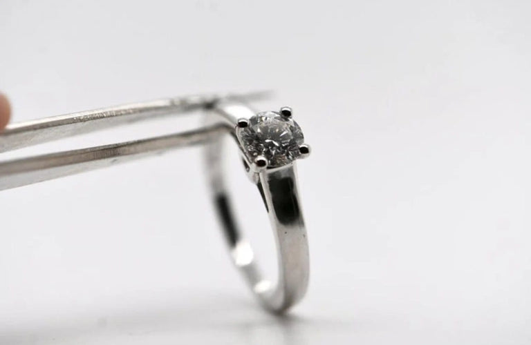Bague 52 Bague solitaire en or blanc 18 carats avec diamant 0,750 ct 58 Facettes