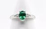 Bague 52 Bague en or blanc 18 carats avec émeraude et diamants 58 Facettes