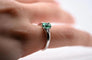 Bague 52 Bague en or blanc 18 carats avec émeraude et diamants 58 Facettes