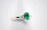 Bague 52 Bague en or blanc 18 carats avec émeraude et diamants 58 Facettes