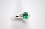 Bague 52 Bague en or blanc 18 carats avec émeraude et diamants 58 Facettes
