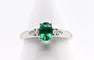 Bague 52 Bague en or blanc 18 carats avec émeraude et diamants 58 Facettes