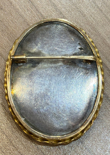 Broche Broche camée ancienne en or jaune 18 carats, profil féminin Napoléon III 58 Facettes Cam