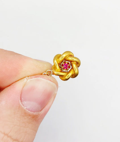 Pendentif Pendentif fleur antique en or jaune 18k et rubis (circa 1920) 58 Facettes A06858