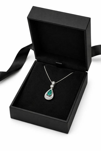 Pendentif Pendentif - Émeraude en forme de goutte et diamants en or blanc 58 Facettes 50401