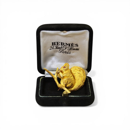 Broche Hermès - Broche écureuil vintage en or jaune et rubis 58 Facettes