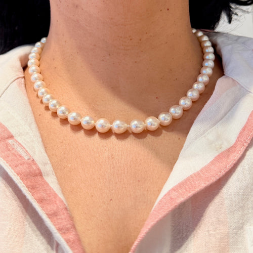 Collier Collier - Rang de perles Akoya 8 mm avec fermoir en or 18k 58 Facettes B9297CFB6B234A179F3F6BD92B54DA99