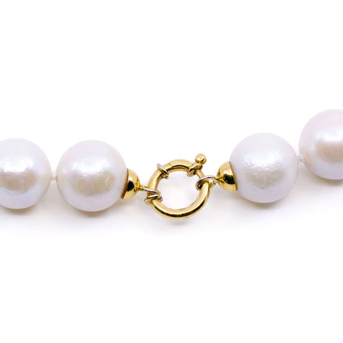 Collier Collier de perles Akoya avec fermoir en or 18k 58 Facettes B9297CFB6B234A179F3F6BD92B54DA99