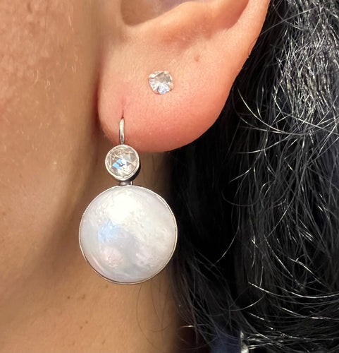 Boucles d'oreilles Boucles d’oreilles - Perles mabé 15 mm et diamants taille rose en or 14k 58 Facettes 5C9770C040624796BAA41B877A9488EA