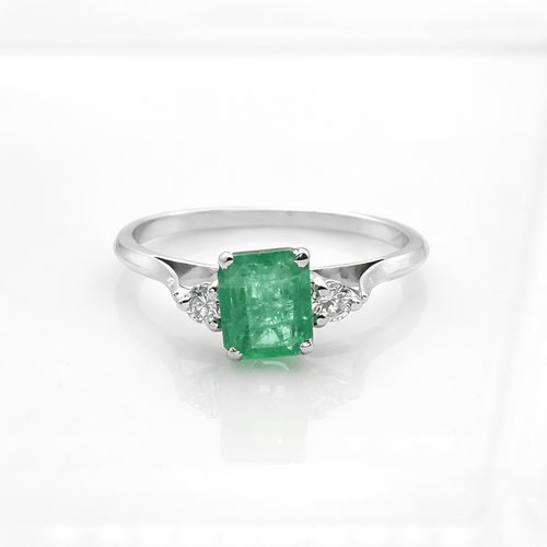Bague 56 Bague en or blanc 18 carats avec émeraude et diamants 58 Facettes Bague en or blanc, émeraude & diamants