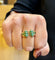 Bague 59 Bague en or jaune 18 carats sertie de diamants et émeraudes 58 Facettes eme