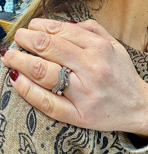 Bague 48 Cartier - Alliances en or blanc 18 carats et diamants 58 Facettes carduo
