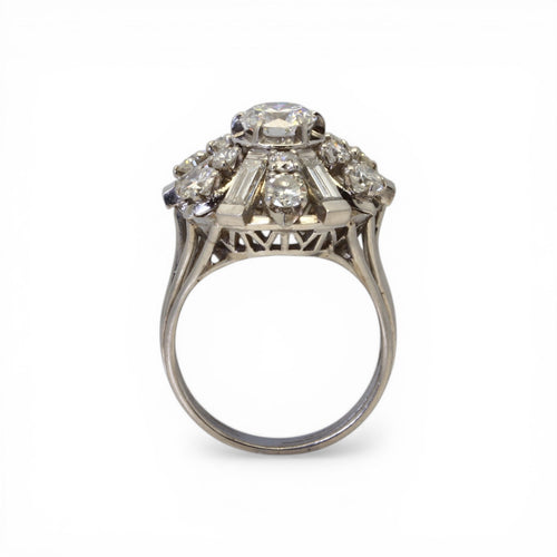 Bague 56 Bague jupe en platine et diamants 58 Facettes