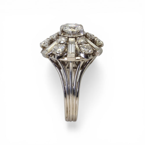 Bague 56 Bague jupe en platine et diamants 58 Facettes