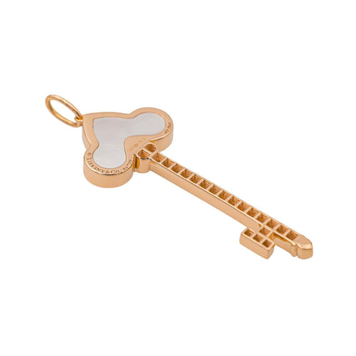 Pendentif Tiffany & Co Pendentif Clé fleur de Lys Or rose Diamant, Nacre 58 Facettes 4390263RV