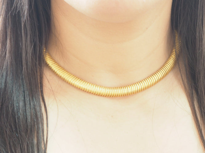 Collier Collier tubogas vintage en or jaune 18 carats 58 Facettes 33719
