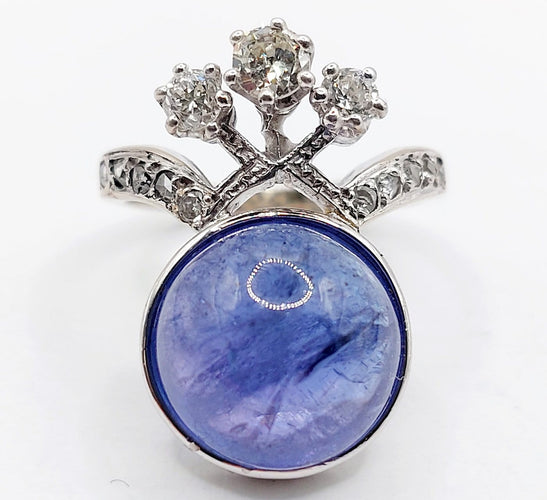 Bague 48 Bague duchesse vintage en or blanc 18k, tanzanite cabochon et diamants 58 Facettes A06916