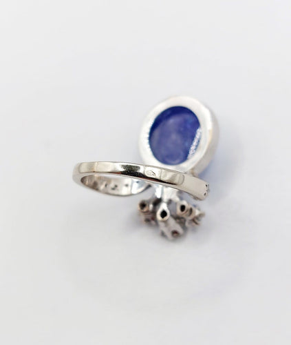 Bague 48 Bague duchesse vintage en or blanc 18k, tanzanite cabochon et diamants 58 Facettes A06916