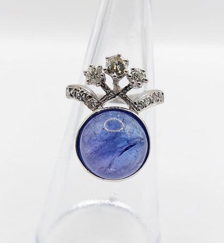 Bague 48 Bague duchesse vintage en or blanc 18k, tanzanite cabochon et diamants 58 Facettes A06916