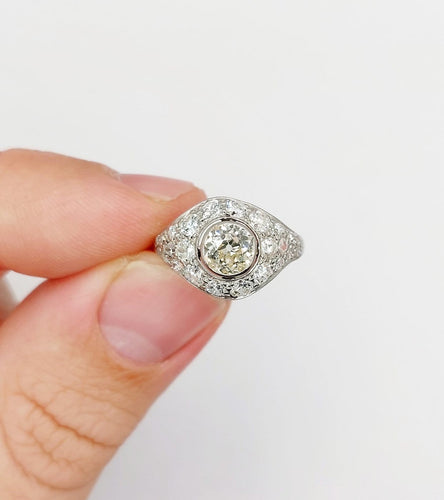 Bague 49 Bague dôme Art déco en platine et diamants, taille ancienne 0,90 ct 58 Facettes A06952