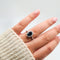 Bague 53 Bague marguerite en or blanc 18 carats, saphir et diamants 58 Facettes Bague #4335