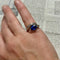 Bague 47 Bague moderne saphir taille poire en or gris 18K et diamants 58 Facettes