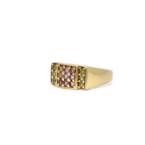 Bague 55 Chevalière en or jaune 18K pavée d’améthystes et péridots 58 Facettes 2376-98