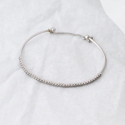 Bracelet Bracelet jonc ovale ouvrant en or blanc 18 carats et diamants 58 Facettes JB20212