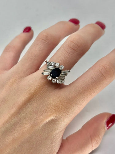 Bague 54 Bague en or blanc 18K avec saphir 1,5 ct et diamants 1 ct 58 Facettes 1774