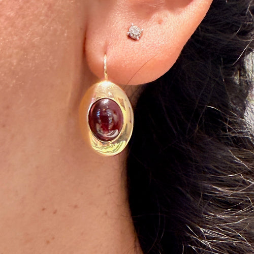 Boucles d'oreilles Boucles d'oreilles dormeuses - Or 14 carats et grenats cabochon 58 Facettes E33A8877977F4611AA3451CC448AC36A