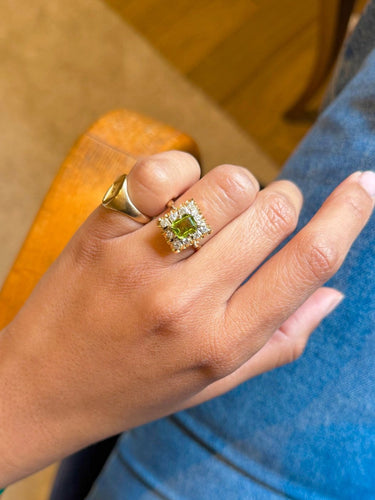 Bague 56 Bague entourage en or jaune 18 carats avec péridot et diamants 58 Facettes peridot