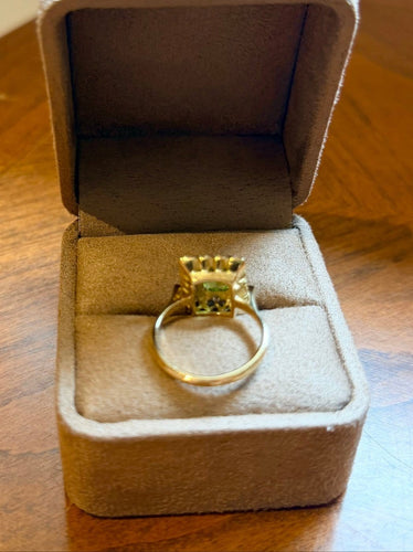 Bague 56 Bague entourage en or jaune 18 carats avec péridot et diamants 58 Facettes peridot