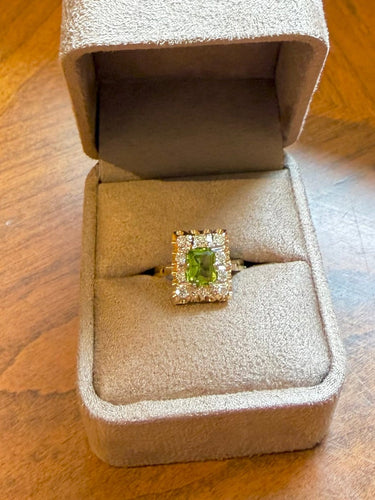 Bague 56 Bague entourage en or jaune 18 carats avec péridot et diamants 58 Facettes peridot