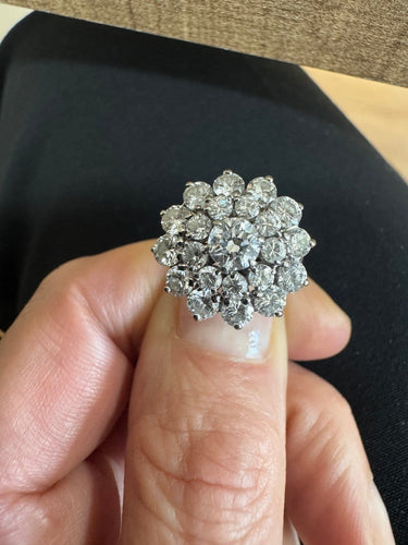 Bague 47 Bague marguerite vintage en or blanc 750 et diamants 58 Facettes Bague